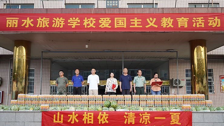 1657618570760009.jpg 山水集团送清凉1(2).jpg